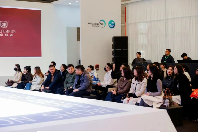25酒店制服秀-1